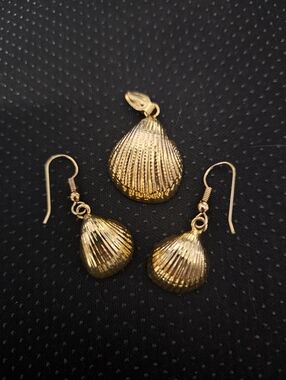 Vinrage Gold Plated Earring/pendant Set